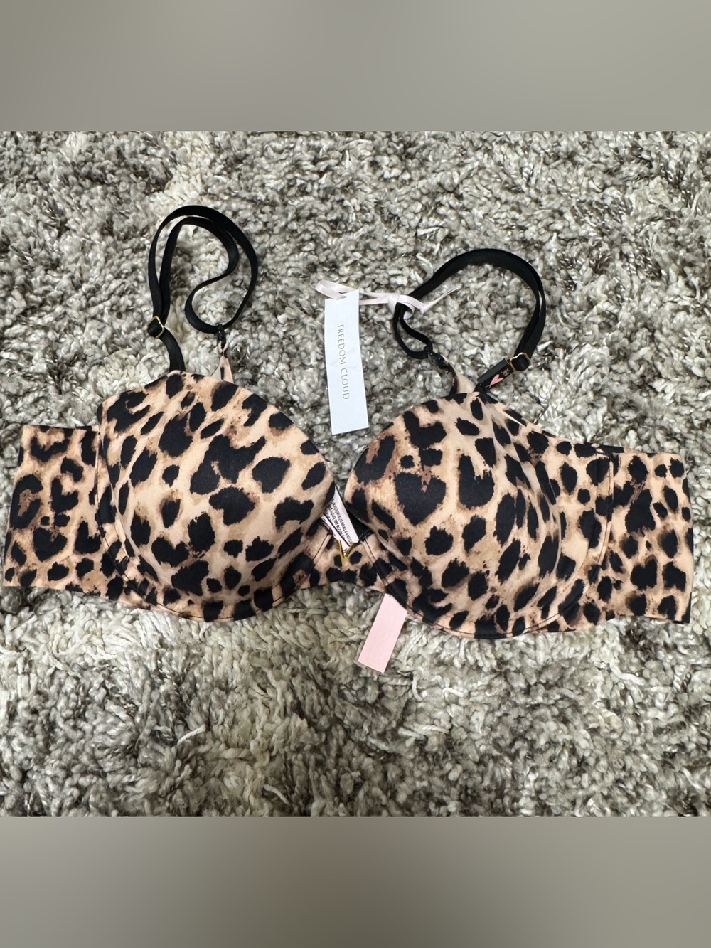 FREEDOM CLOUD LOVE
Smooth Lightly Lined Full-Coverage
Size 36B